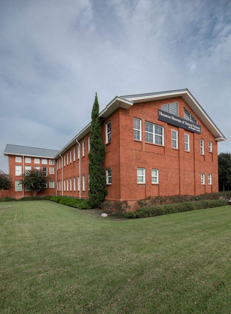 Outside view of the HMNS at Sugar Land brick building