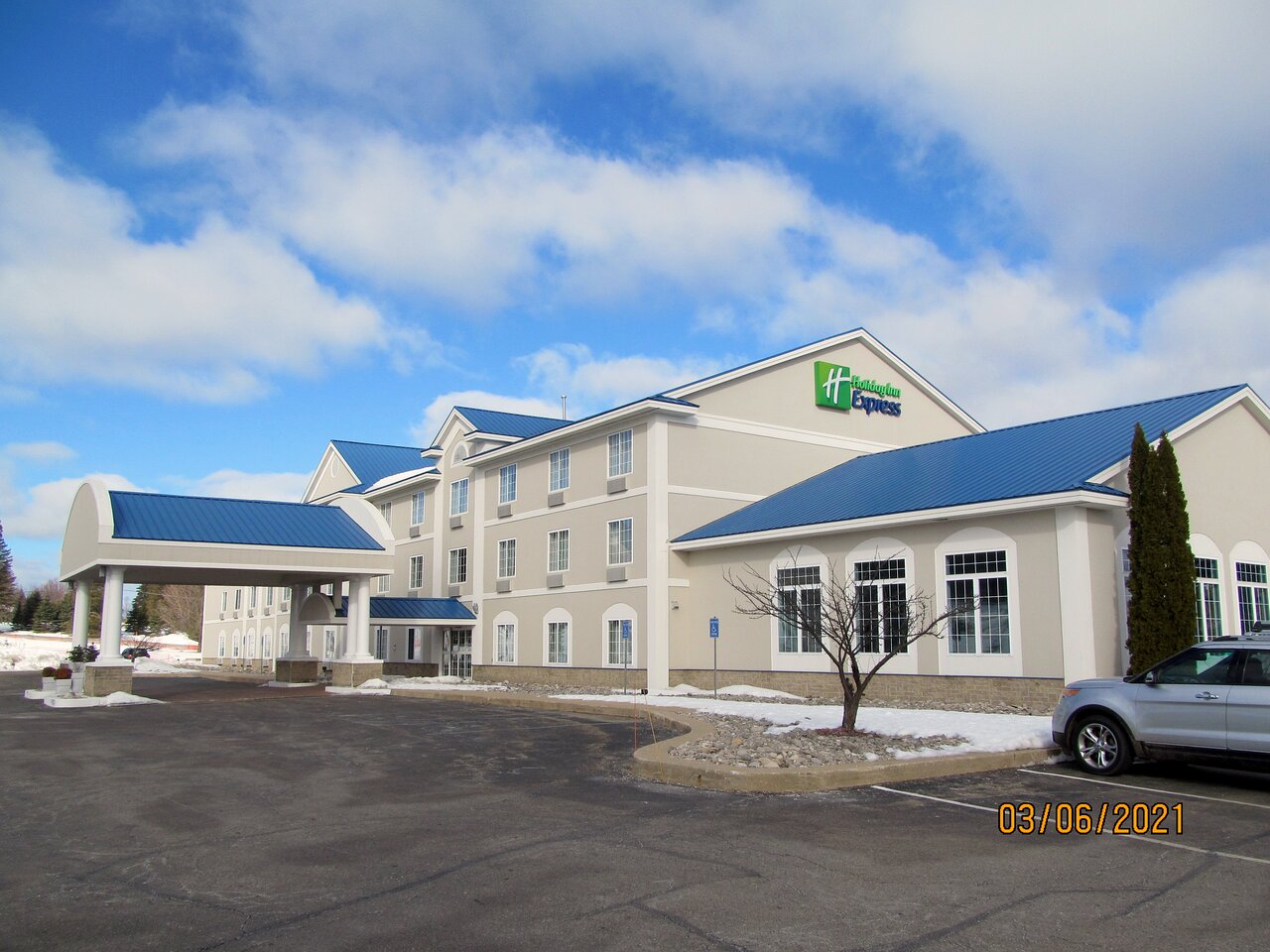Holiday Inn Express & Suites Cadillac by IHG cover photo