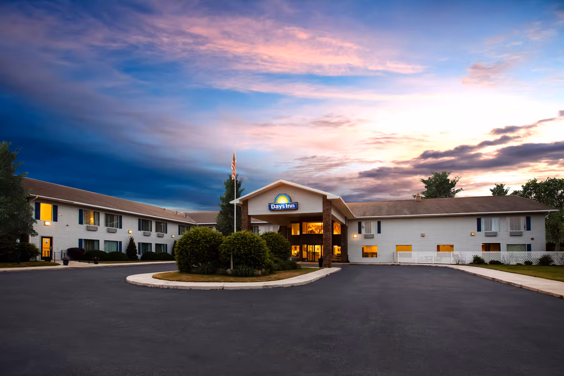 Days Inn by Wyndham Cadillac cover photo